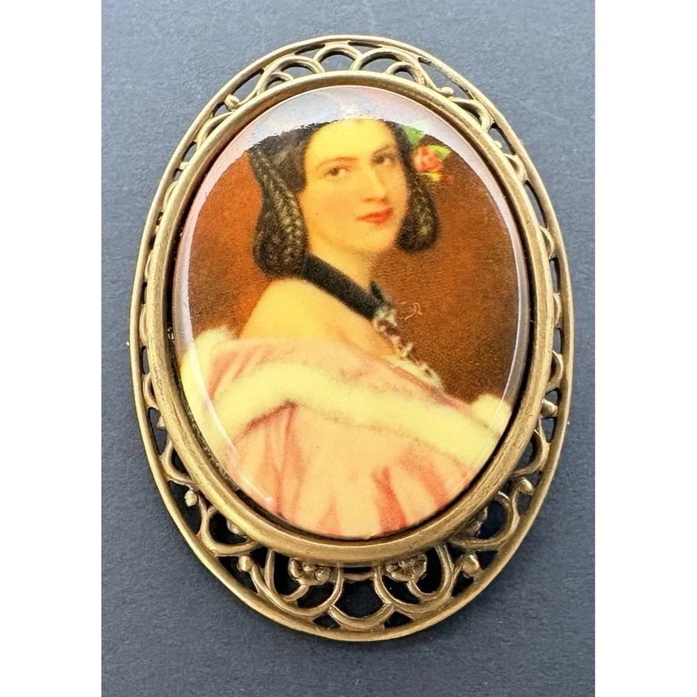 Vintage Victorian Revival‎ Portrait Lady Jane Erskine Gold Tone Filigree Brooch